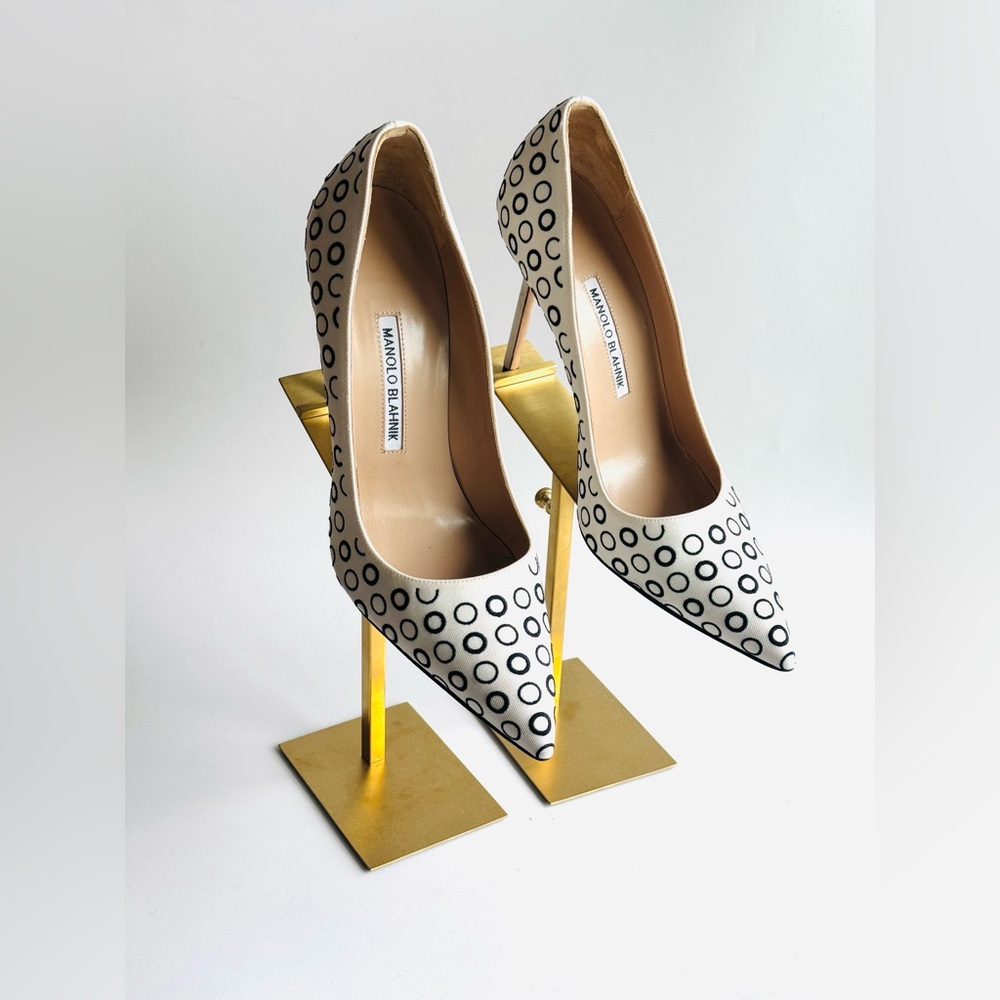 Manolo Blahnik BB circle embroidered White and Black Women's pumps Sz 40